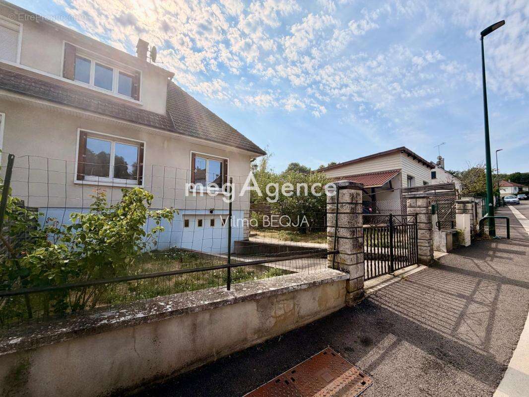 PARON  – À seulement 5 minutes de la gare de Sens, maison 3 pièces - photo 2