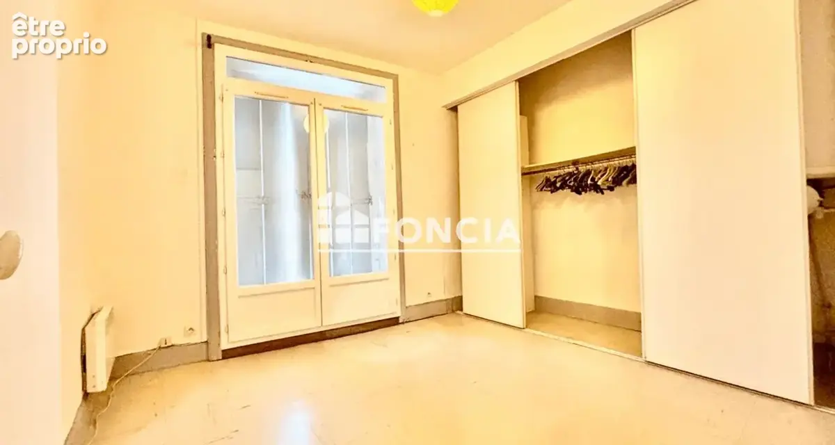 VENDARGUES Centre-ville Appartement F3 avec terrasse à rénover - photo 5