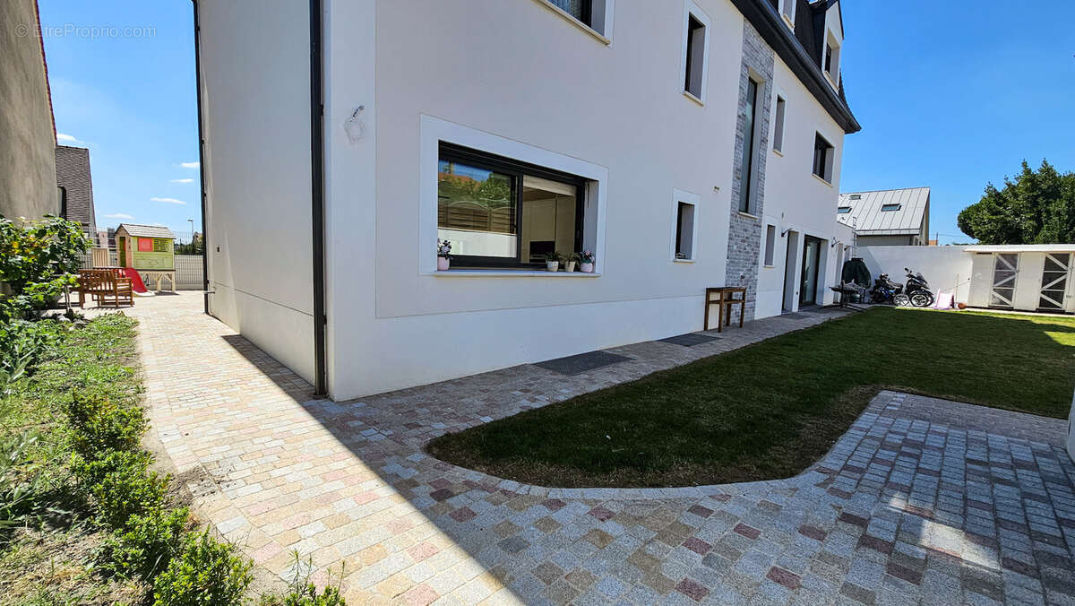 Appartement à SARTROUVILLE