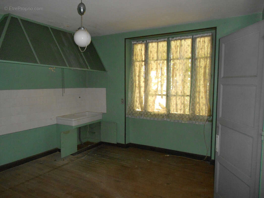 Maison à rénover avec 2 appartements indépendant + garage et ateliers - photo 7