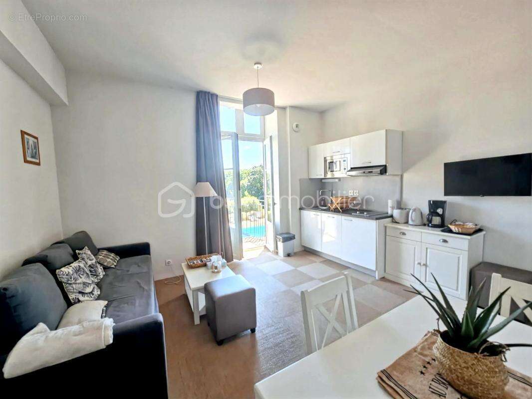 Superbe t2 meuble - piscine - deux balcons - place de parking - photo 4