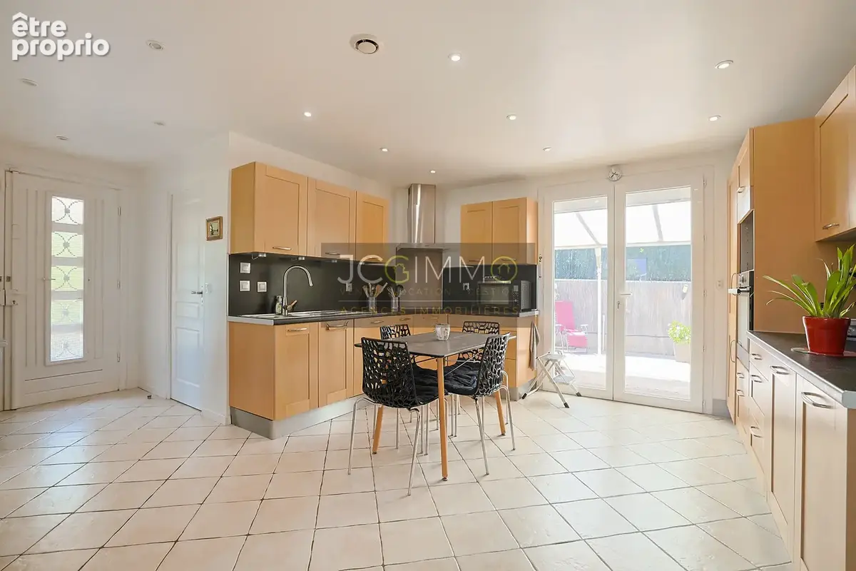 Maison T5 de 119m2 en très bon état - photo 6