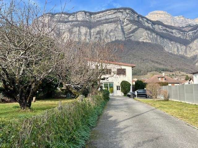   - Appartement à CROLLES