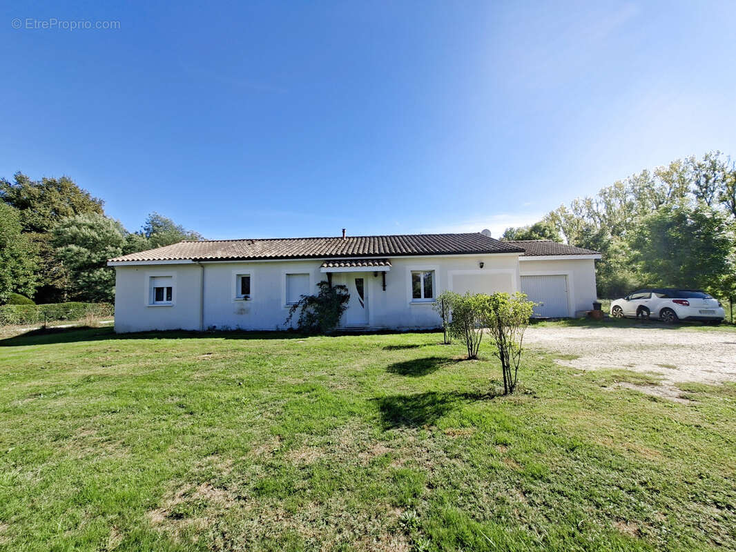 Maison à COURS-DE-PILE