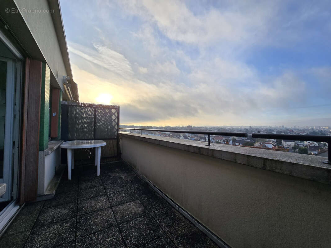 Appartement à LES PAVILLONS-SOUS-BOIS