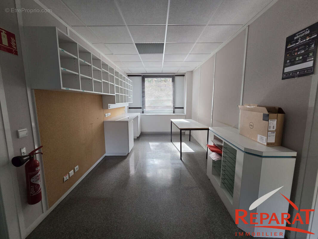 Commerce à SAINT-BONNET-AVALOUZE