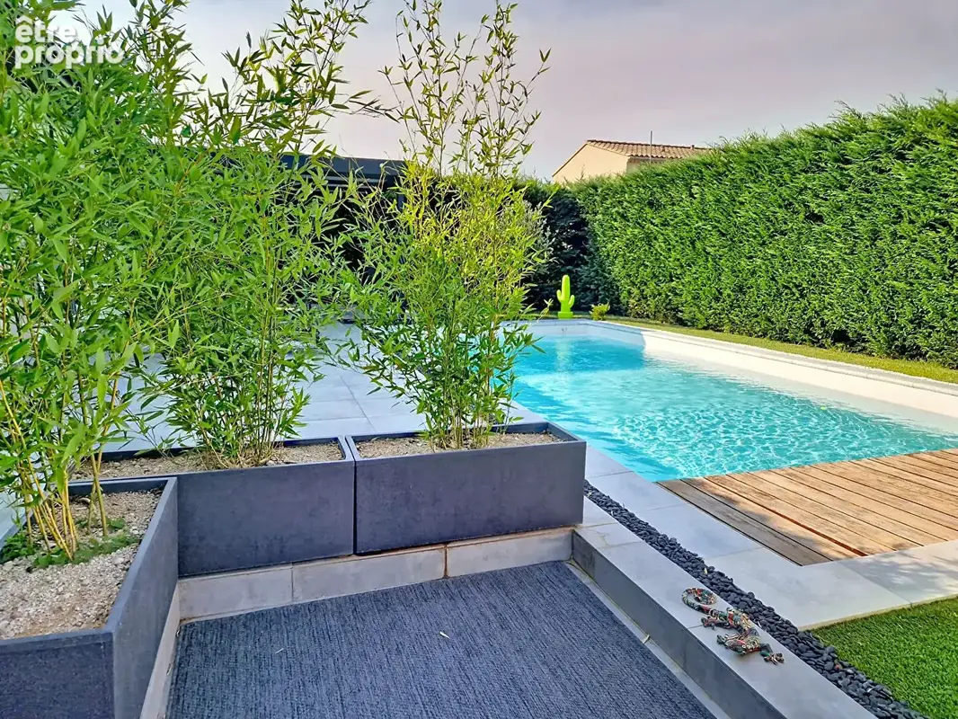 Maison Pujaut 6 pièce(s) 203 m2 habitables plus garage sur une parcelle de 1022 m² avec piscine. - photo 8