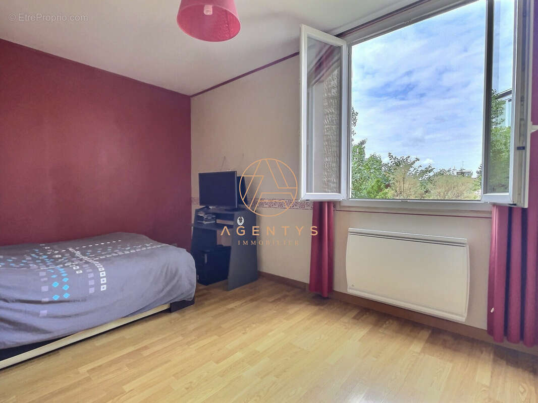 Appartement à SAINT-MAUR-DES-FOSSES