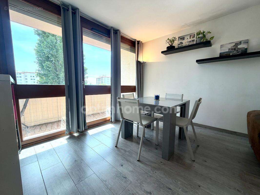 Appartement 4 pièces, 3 chambres / balcon / cave / parking / terrain de tennis - photo 7