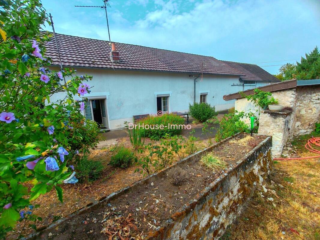 Maison à DANGE-SAINT-ROMAIN