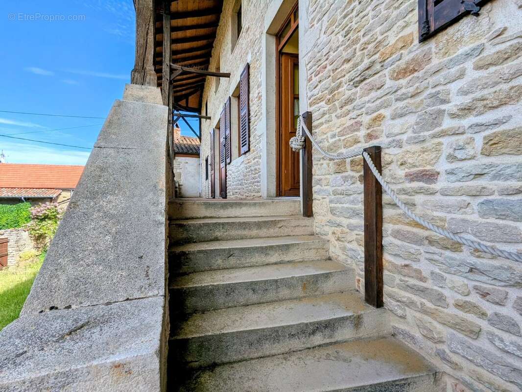 Maison 137 m² à Ige  - photo 9