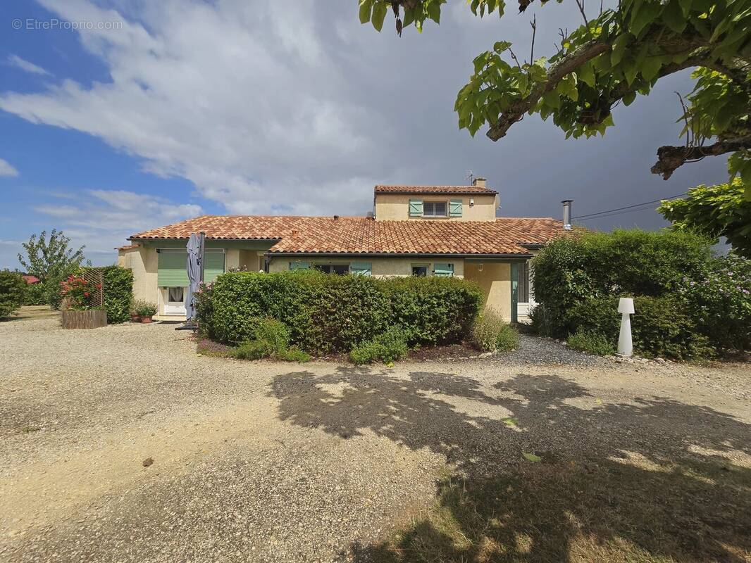 Maison familiale avec piscine et jardin arboré au calme - photo 12