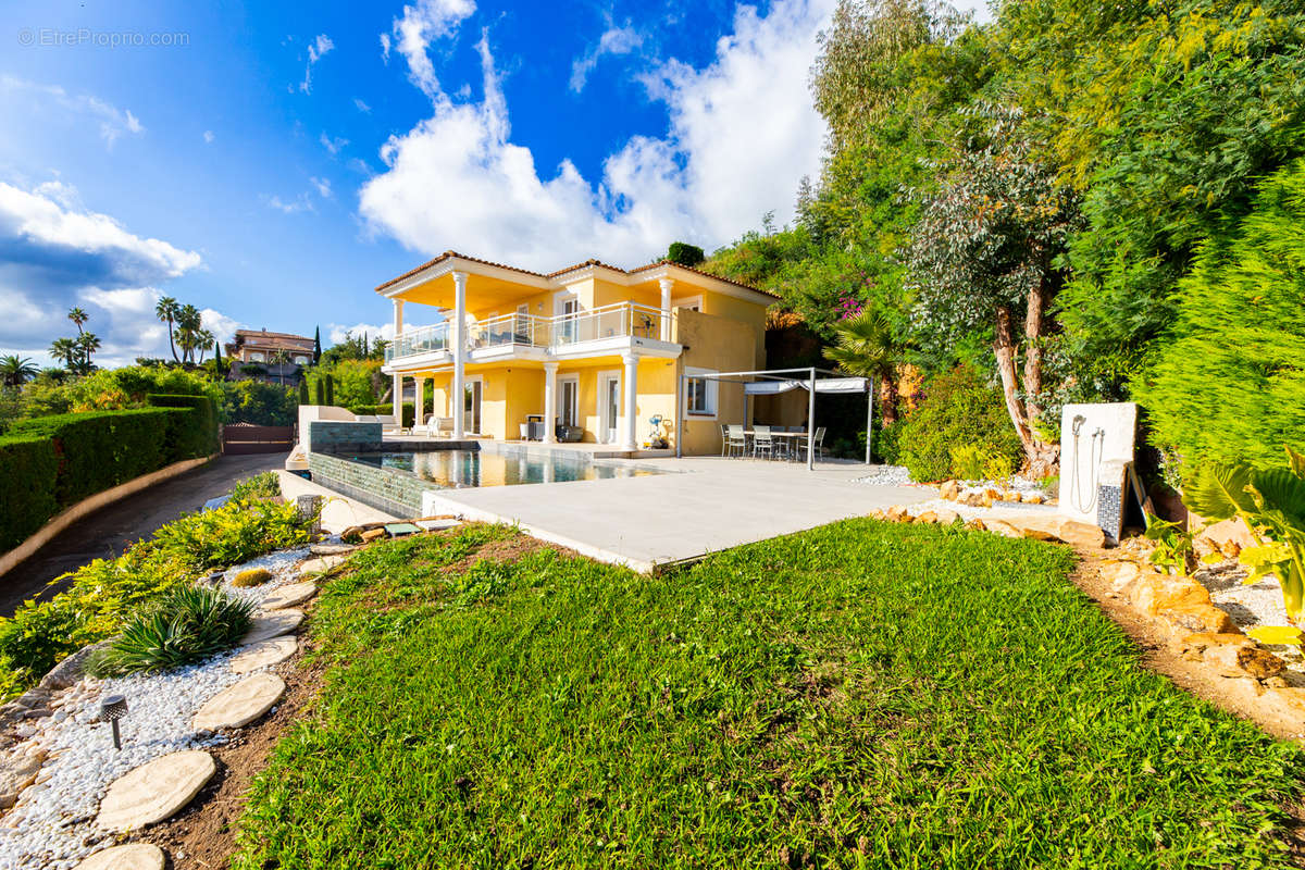 Maison à MANDELIEU-LA-NAPOULE