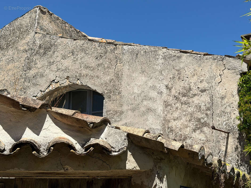 Entrechaux   maison de village à rénover avec cour et garage - photo 20