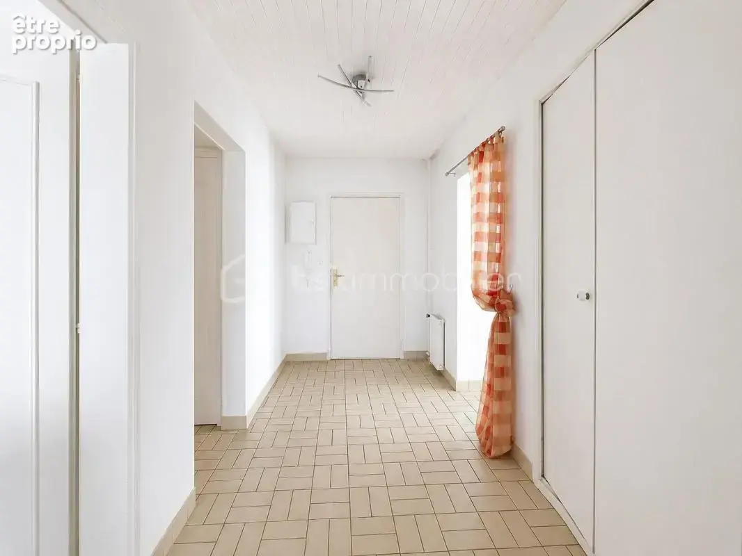 Appartement T5 - 104m² avec balcon, parking et cave - photo 3