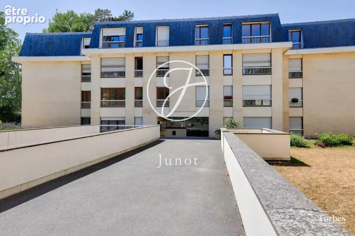 Versailles - PLACE LABOULAYE -  Appartement - 5 chambres -120 m². - photo 2