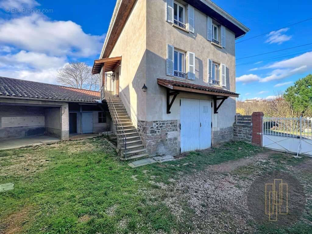 Maison à SAINT-ETIENNE-DES-OULLIERES