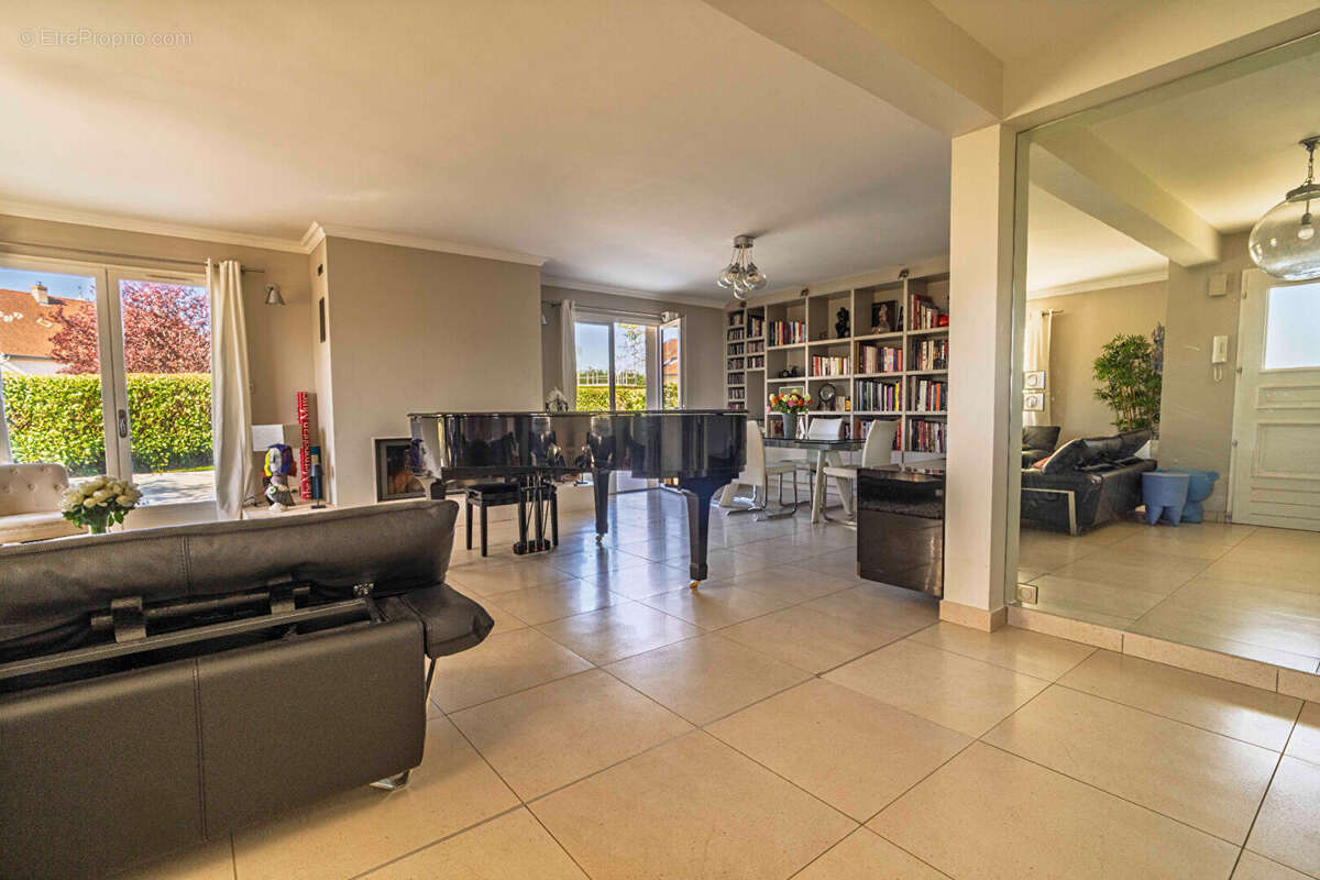 Maison Daix 7 pièce(s) 200 m2 - photo 5