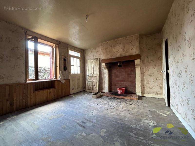 Maison à SAUVIAT-SUR-VIGE