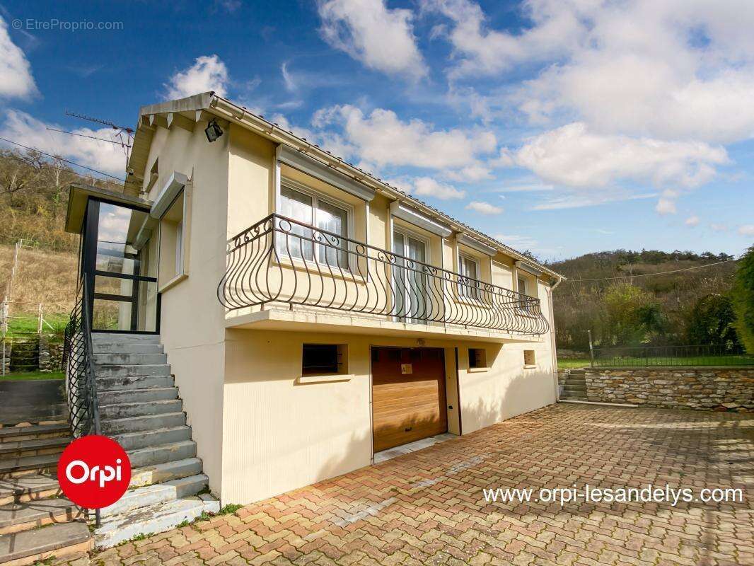 Maison à COURCELLES-SUR-SEINE