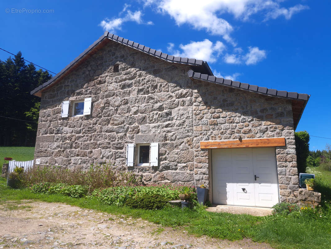 Maison à SAINT-JEURES