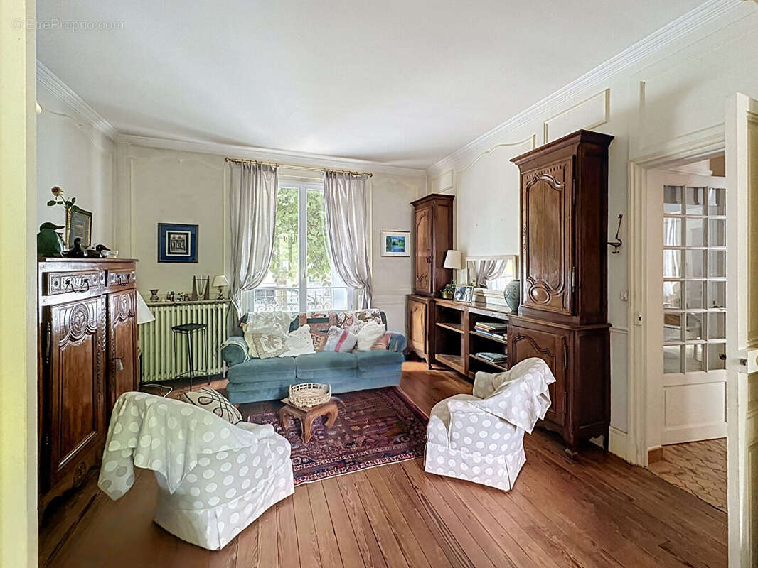 Maison Bourgeoise de 10 pièces + F2 Meaux - photo 2