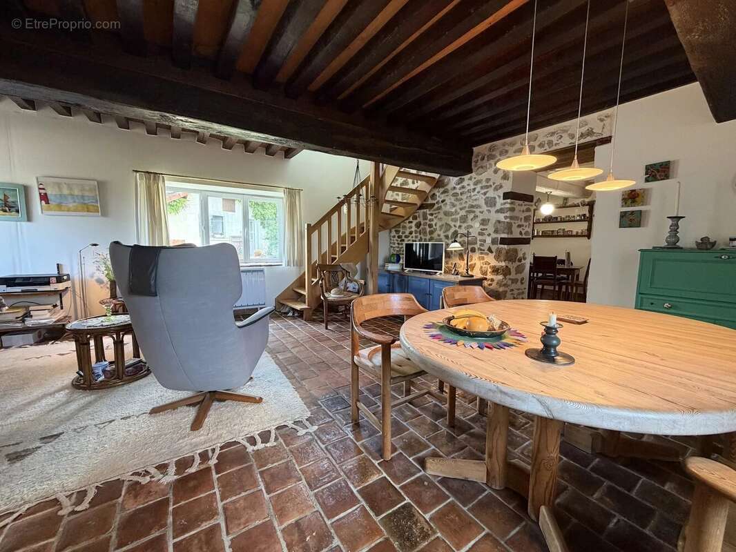 Maison à MONTREUILLON
