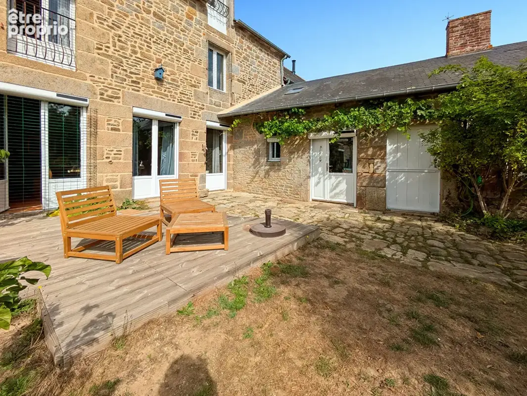 Maison en pierre  avec dépendances - 317 m² - 4 chambres - 8 pièces - Noyal sous Bazouges (35560) - photo 3