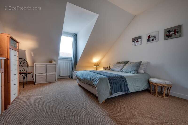 Appartement à NEAUPHLE-LE-CHATEAU