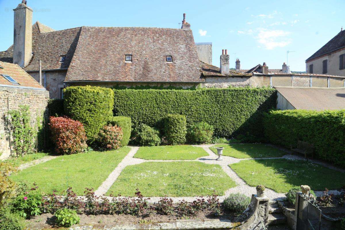 Maison à AUTUN