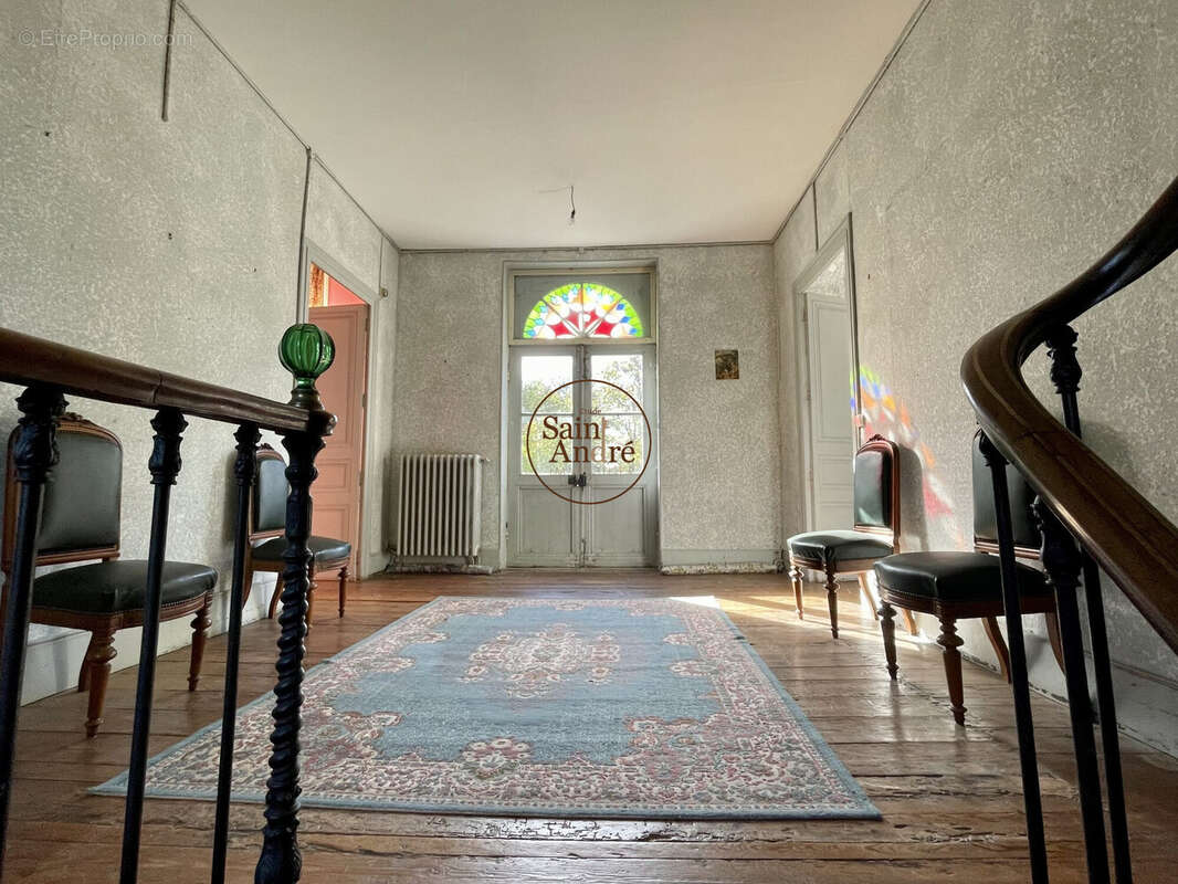 Maison à GENSAC-LA-PALLUE