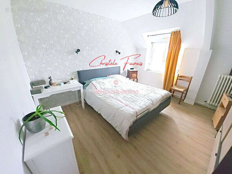 Maison à SAINT-GEORGES-DE-REINTEMBAULT