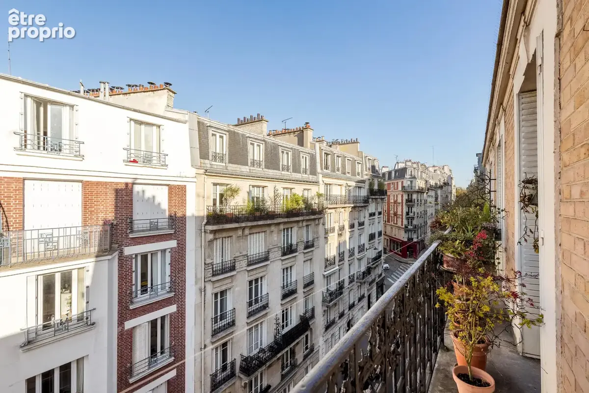 Paris 18e - LAMARCK-CAULAINCOURT / RUE FRANCOEUR - Duplex - 6 pièces - 126,42m² Carrez - 4 chambres - Balcon filant - photo 11