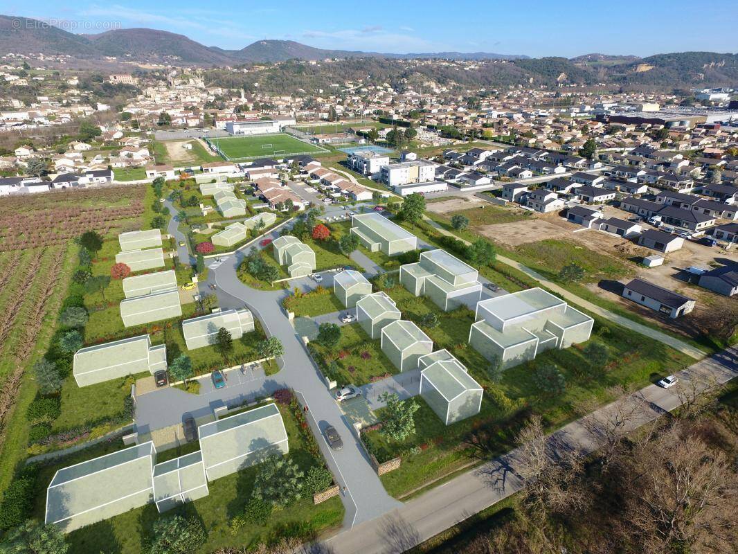 Terrain à CHARMES-SUR-RHONE