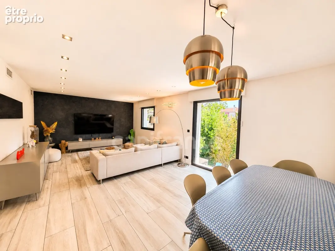 Maison à vendre 5 pièces FREJUS (83), piscine, jacuzzi, terrasses, jardin, garage - photo 10