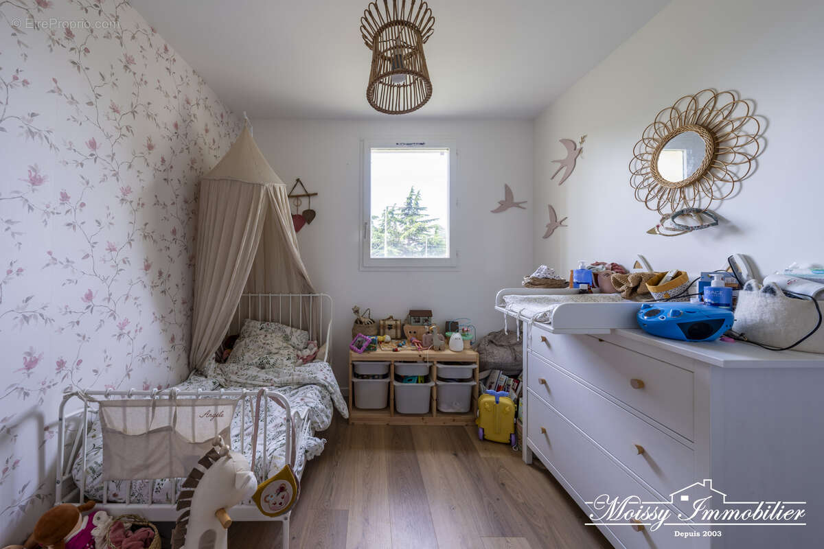 Maison à MOISSY-CRAMAYEL