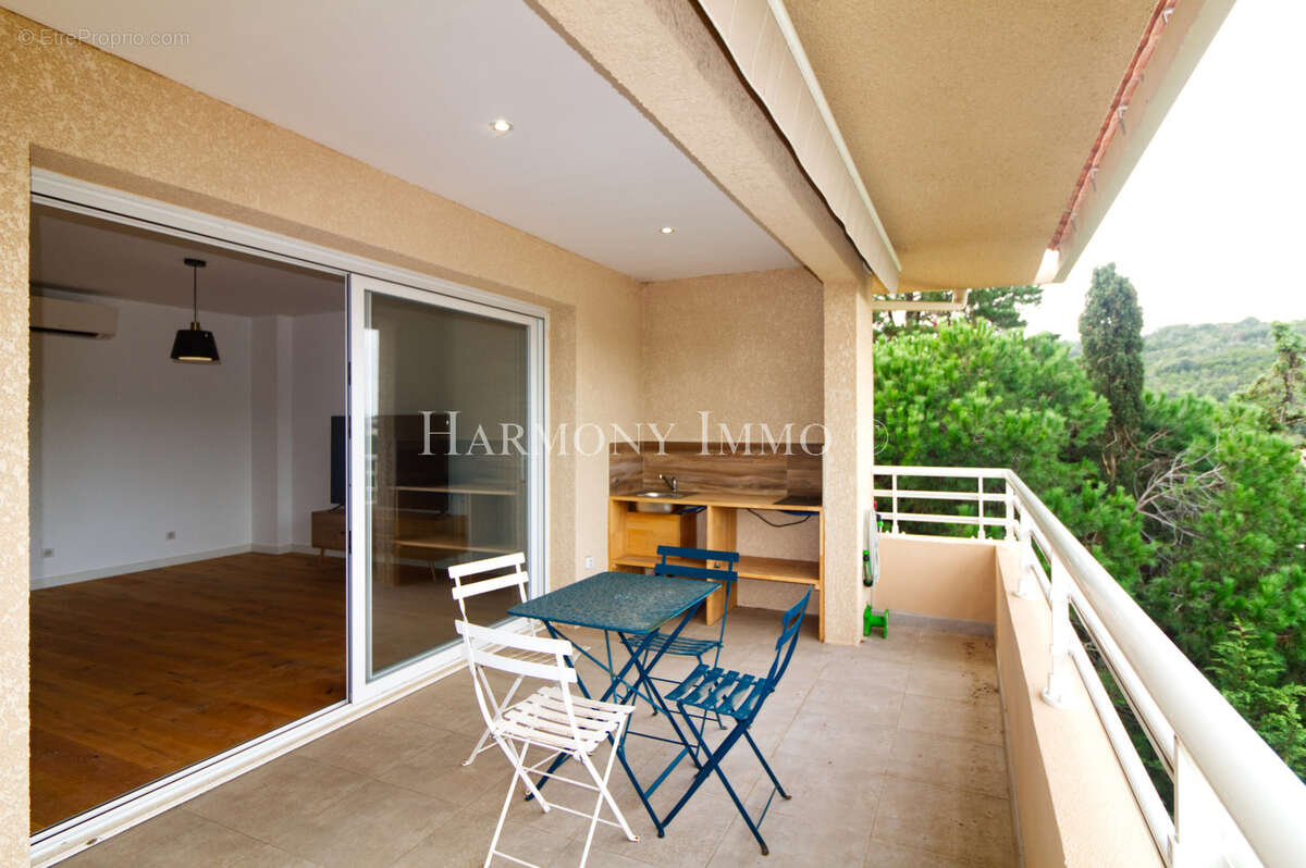 Bel aperçu mer pour cet appartement de grand standing au dernier étage. - photo 2