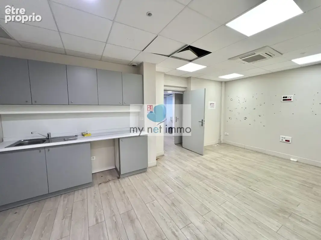 Tres beau local a louer de 224m2 idealement situe - photo 9