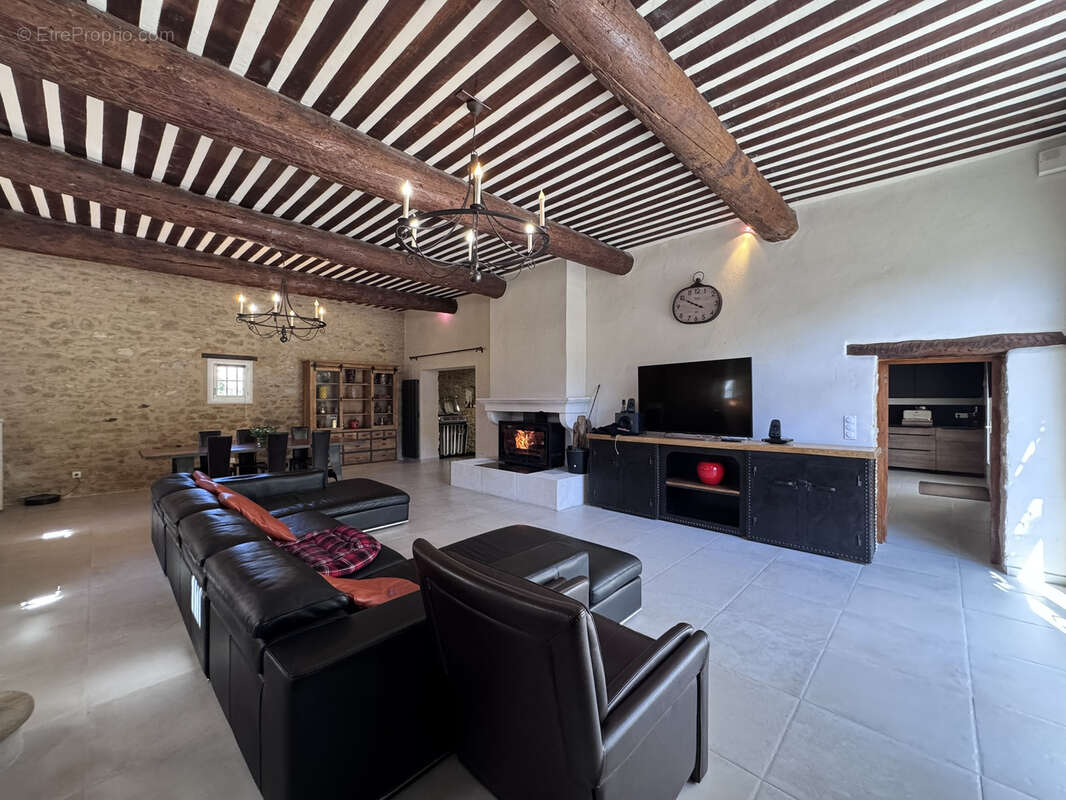 Maison à L'ISLE-SUR-LA-SORGUE