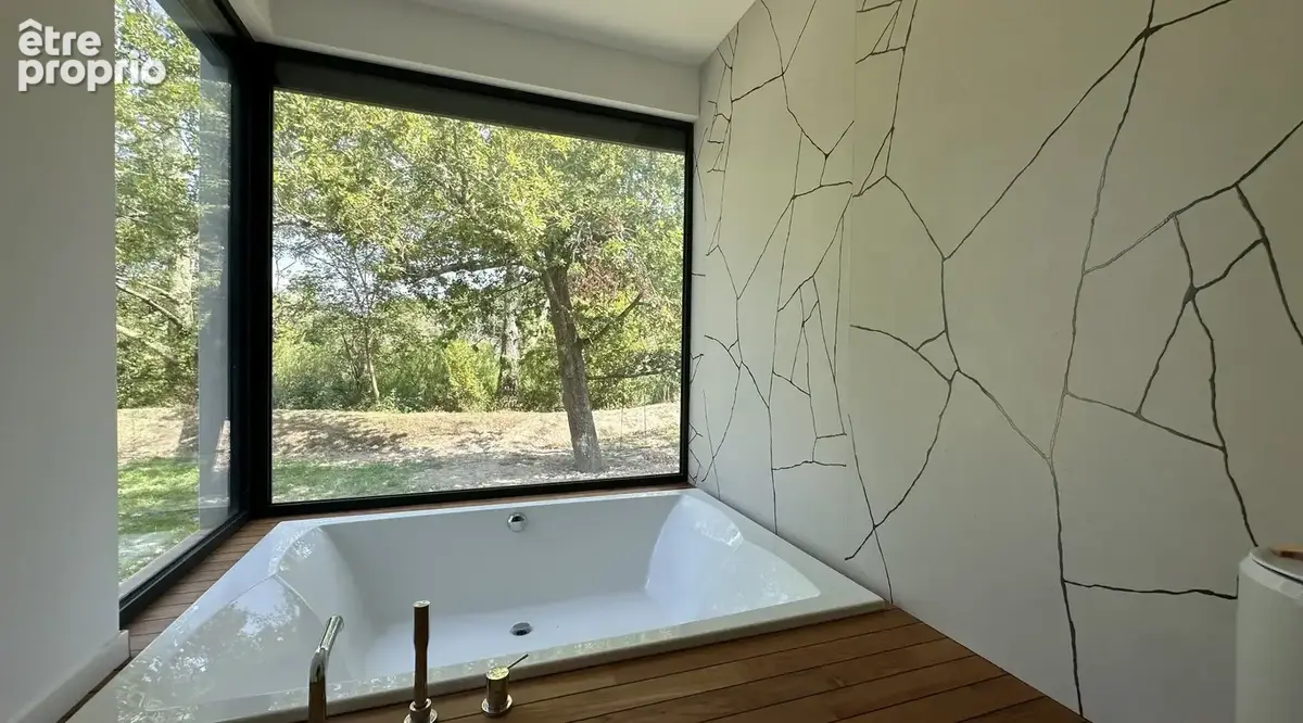Lieu exceptionnel de 15 hectares dont 3 hectares d'etang pour cette propriete de 322 m2 - photo 21