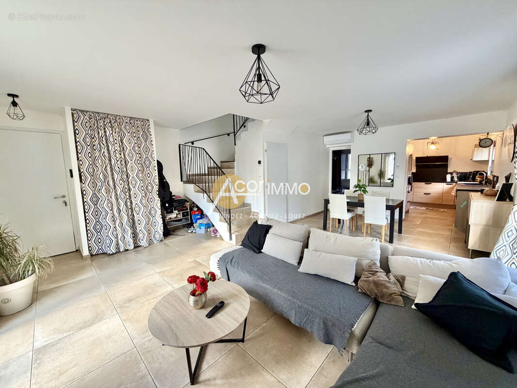Maison à LE REVEST-LES-EAUX