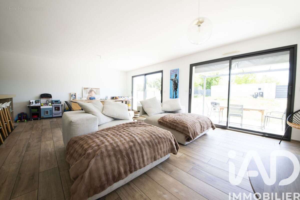 Photo 2 - Maison à LA ROQUE-SUR-PERNES