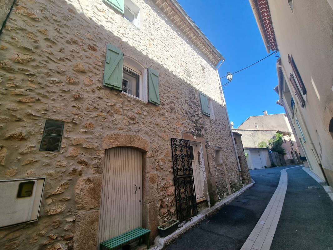 Maison à MONTMEYAN