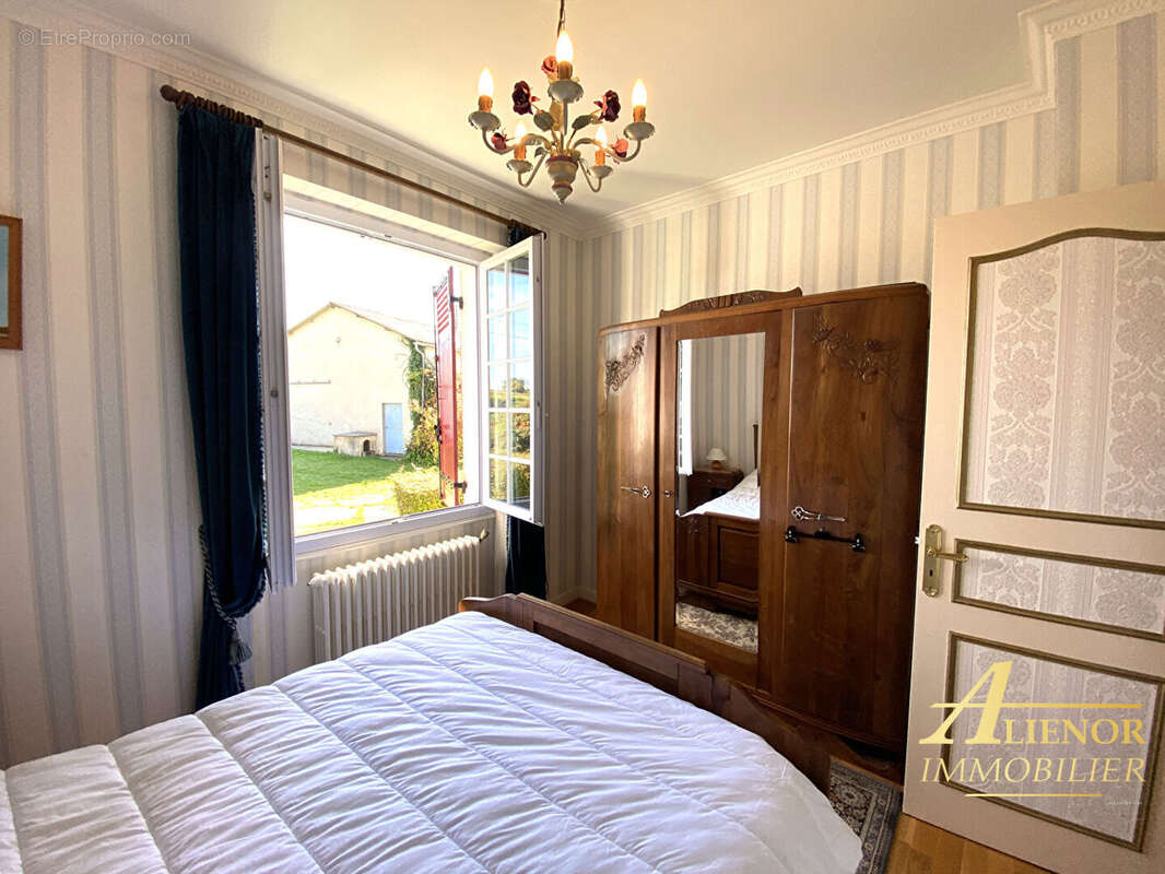 Maison à BOURDEILLES