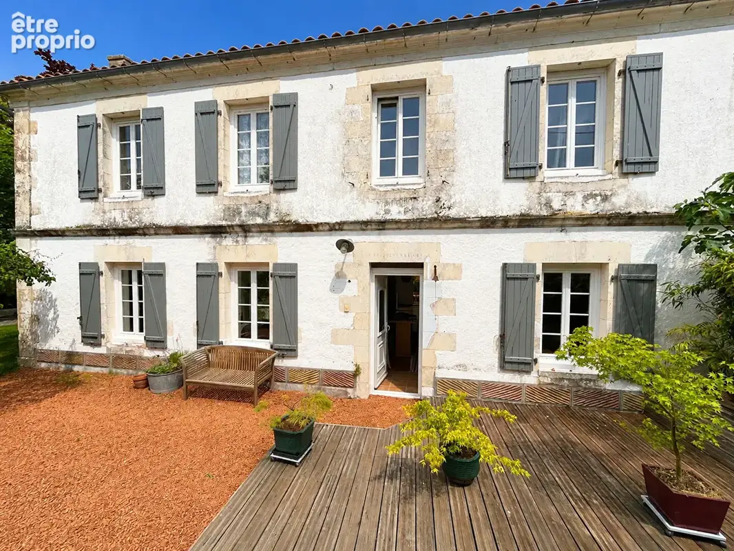 ARDILLIÈRES - Charentaise de charme avec maison d'amis, piscine et dépendances. - photo 2
