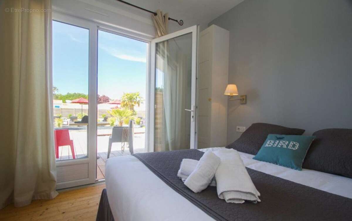 Commerce 1140 m² à Dolus-D'oleron  - photo 2