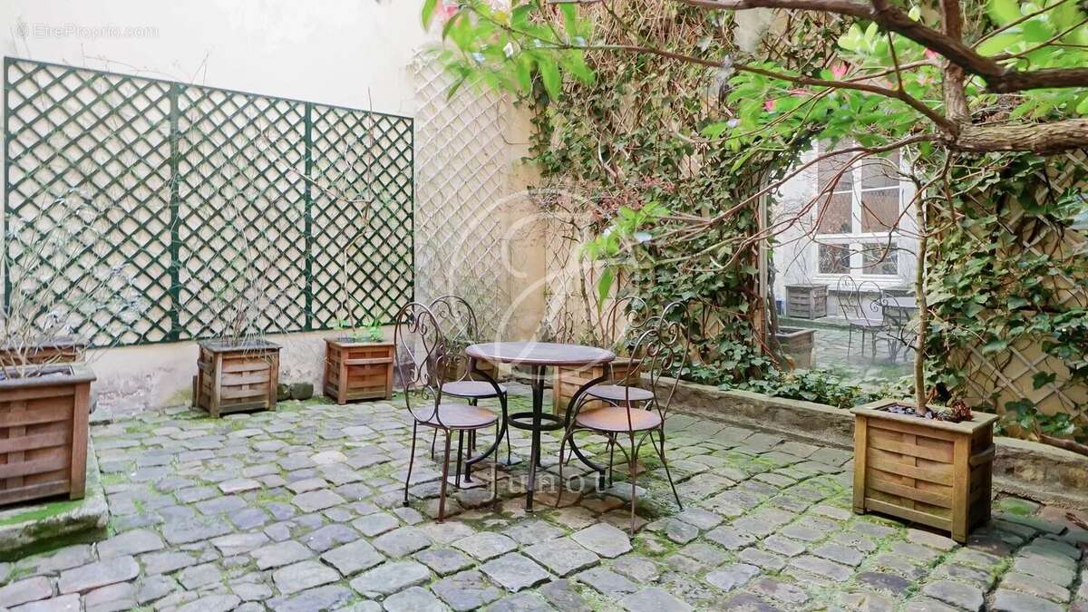 Appartement à PARIS-3E