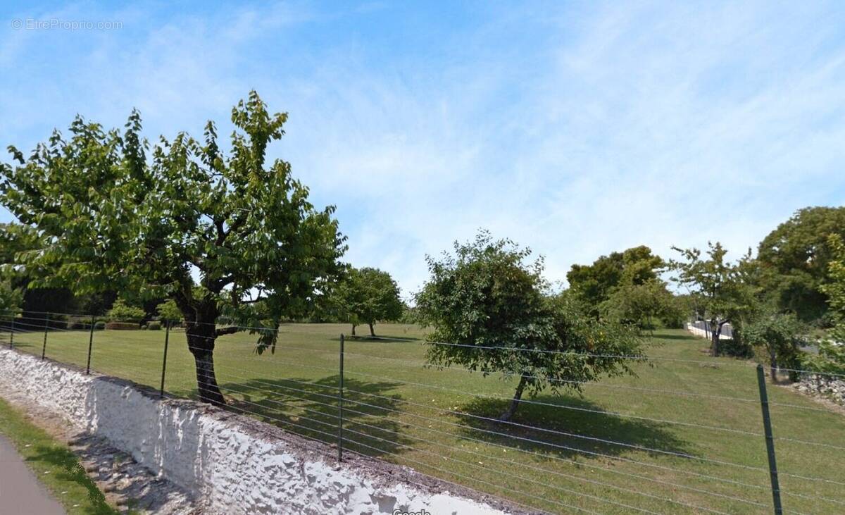 Terrain à GENSAC-LA-PALLUE