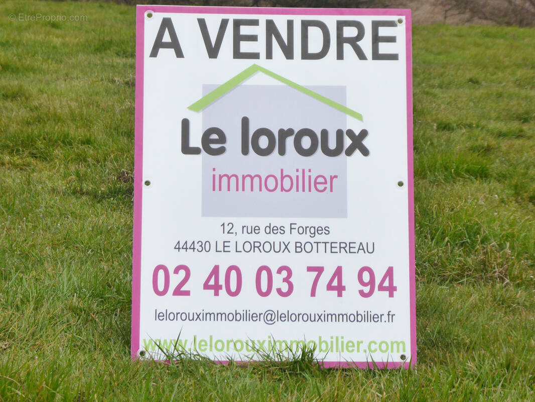 Terrain à LE LOROUX-BOTTEREAU