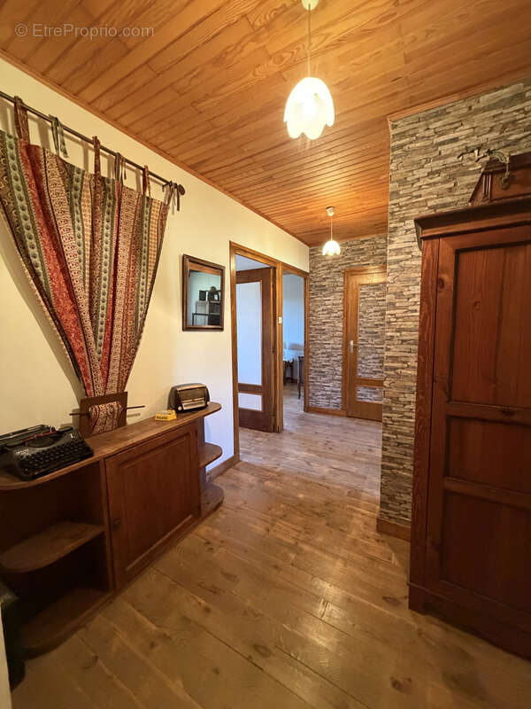 Maison en pierre (223 m2) avec terrain 1102 m2 à jonzieux 42 (pilat) - photo 6